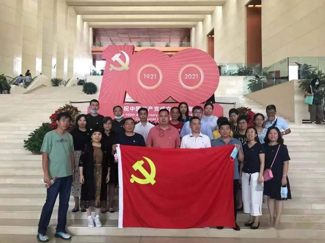诺德股份(600110.SH)：近年来和多家研发和生产固态电池的生产厂商保持研发交流和合作，并进行产品的送样